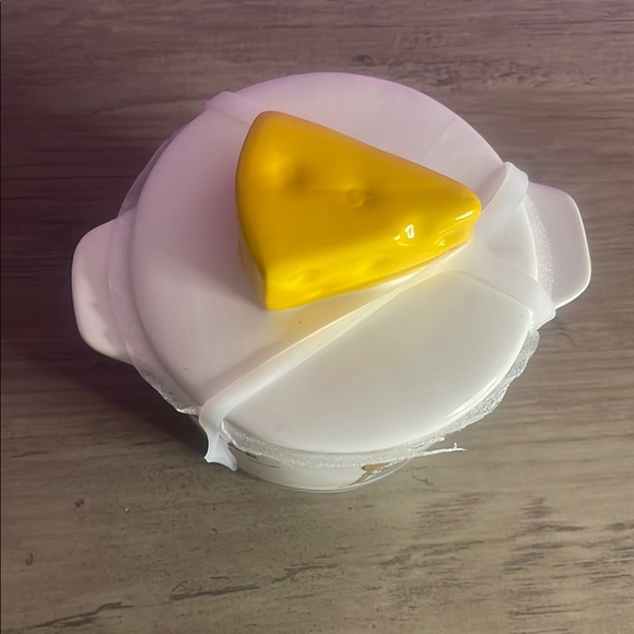 Disney Ratatouille Remy Baking Dish With Cheese Wedge Lid Ceramic - Picture 3 of 7